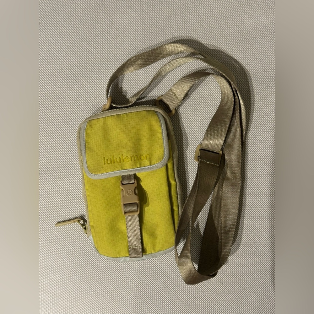 Lululemon zip top crossbody bag yellow/chartreuse